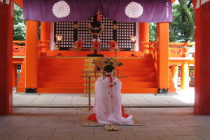 学生の部最優秀賞「みこの祈り」