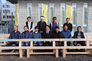 三重県建設労働組合紀南支部新宮分会青年部　木製長椅子寄贈