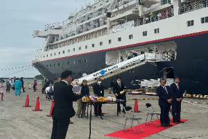 にっぽん丸　入港　写真