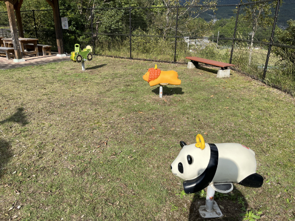 スウィング遊具の写真