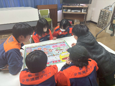 きいちゃんの災害避難ゲームをしている写真です。