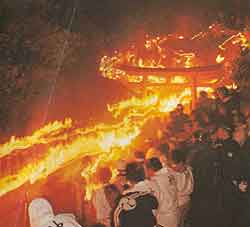 御燈祭りの様子