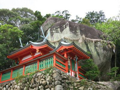 神が宿る岩の画像