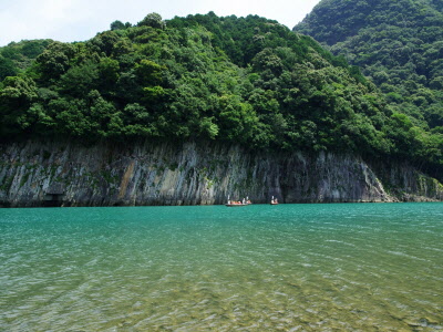 川の渓谷美の画像