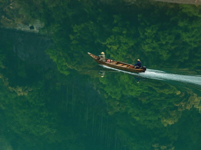 山緑に水清しの写真