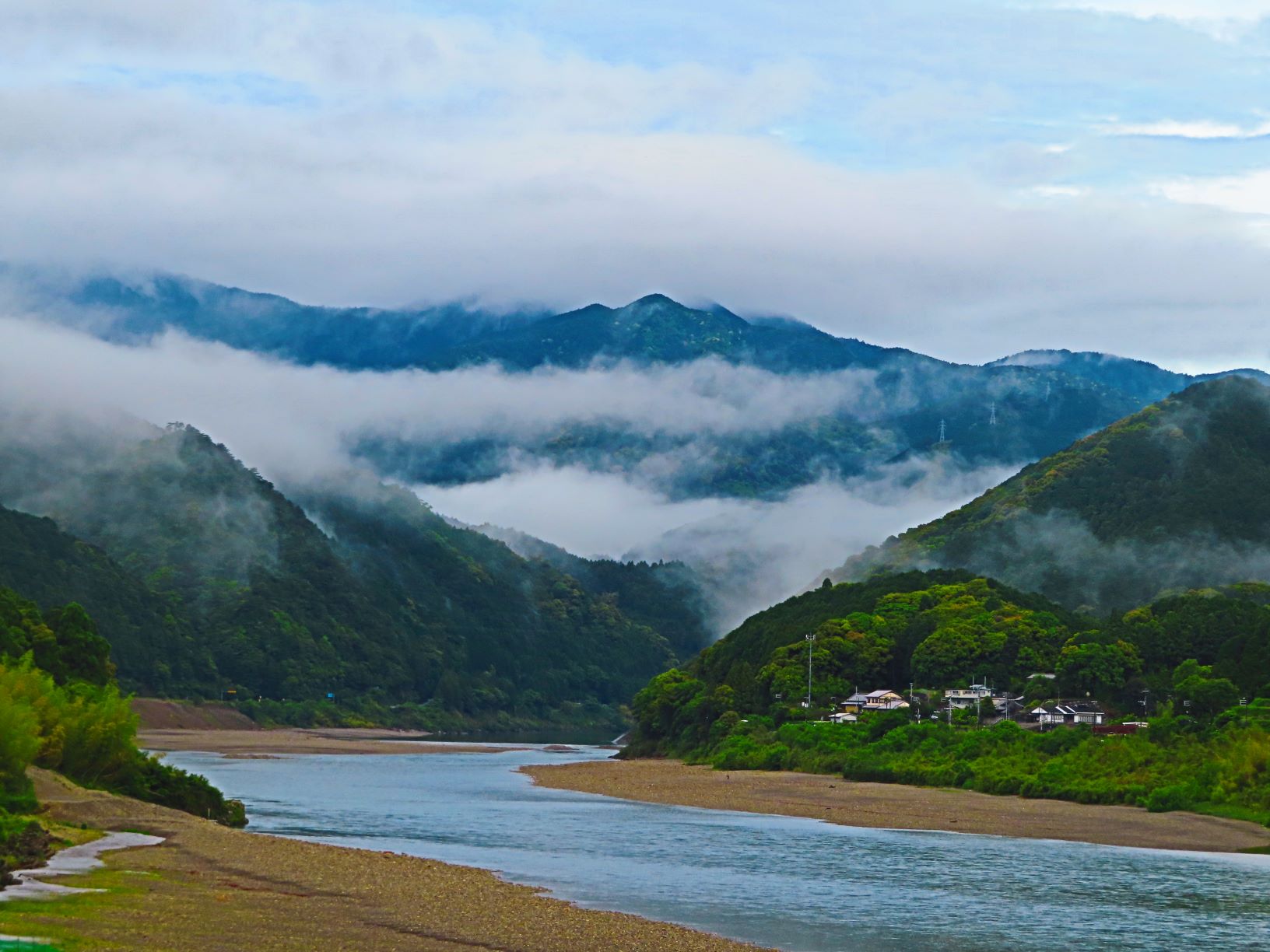 雨上りの熊野川の画像