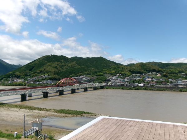 デッキからの熊野川