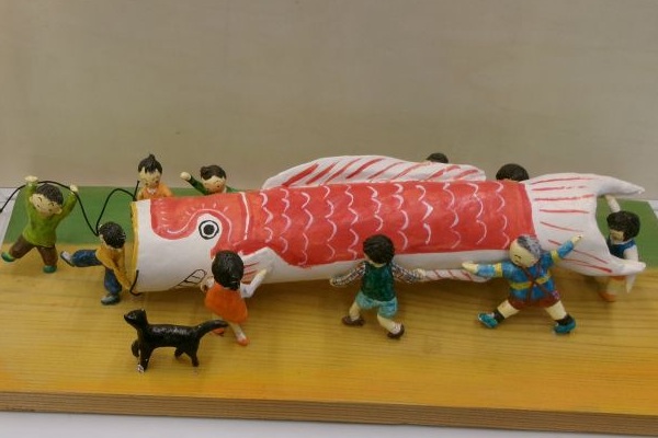 書架１の紙粘土の作品