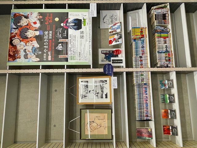 マンガ架での光景